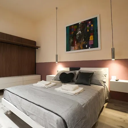 300 M Dal Duomo - Due Magnifici Moderni Apartment *